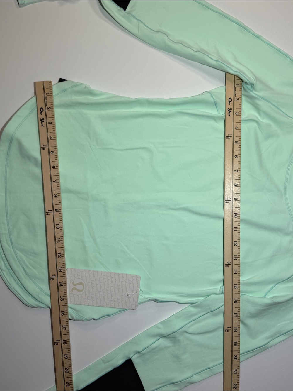 lululemon athletica Mint Long-Sleeve Performance Top with Black Sleeve size 6 - Picture 4 of 8